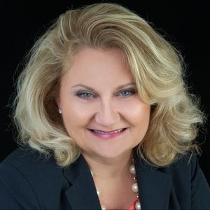 Meet your Posher, Eva